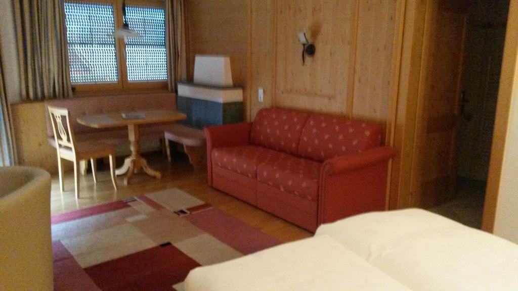 Gasthof Pension Traube Karres Zimmer foto