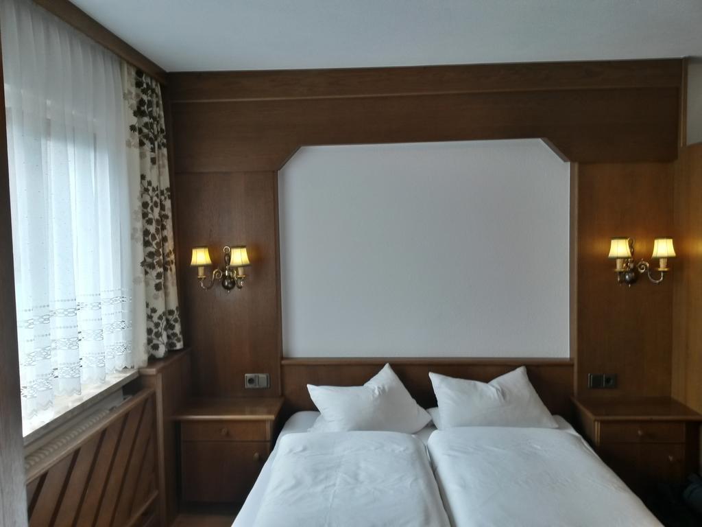 Gasthof Pension Traube Karres Zimmer foto