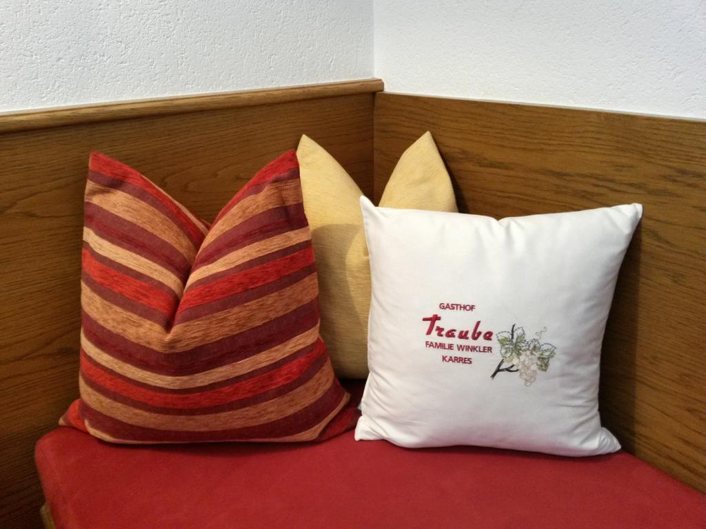 Gasthof Pension Traube Karres Zimmer foto