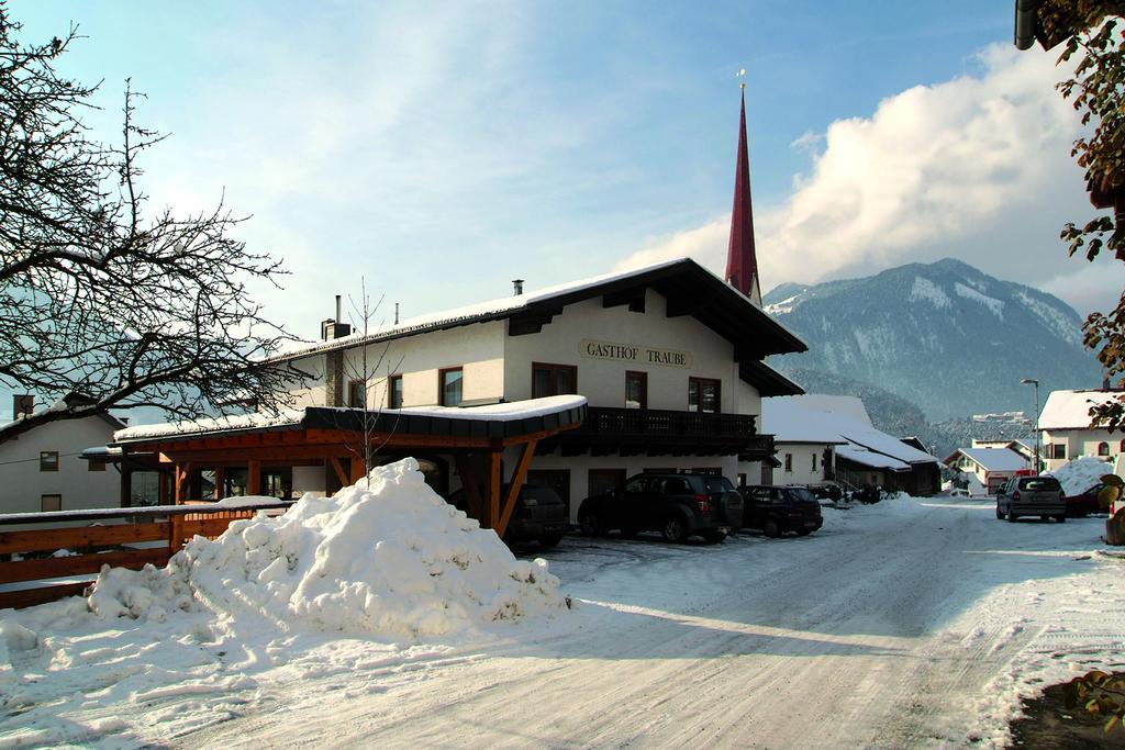 Gasthof Pension Traube Karres Exterior foto