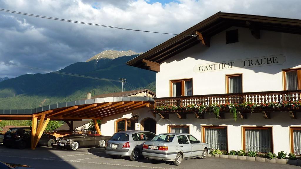 Gasthof Pension Traube Karres Exterior foto