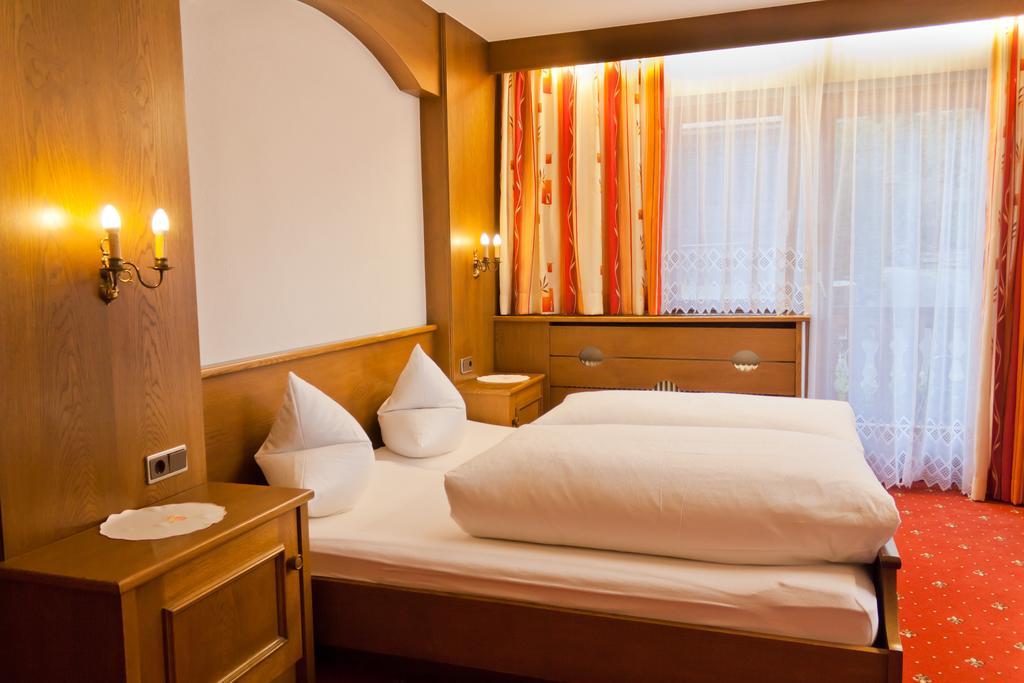 Gasthof Pension Traube Karres Zimmer foto