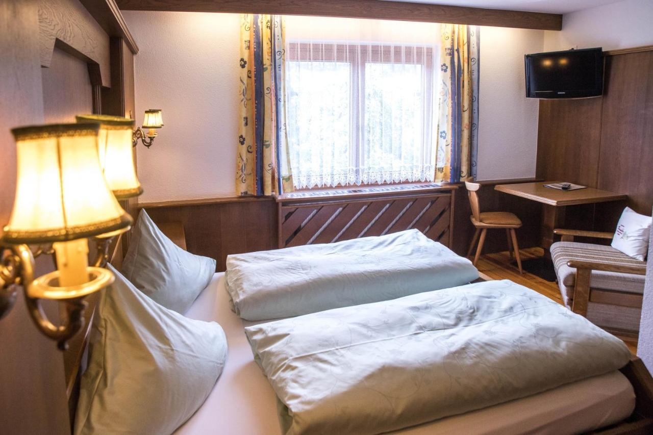 Gasthof Pension Traube Karres Exterior foto