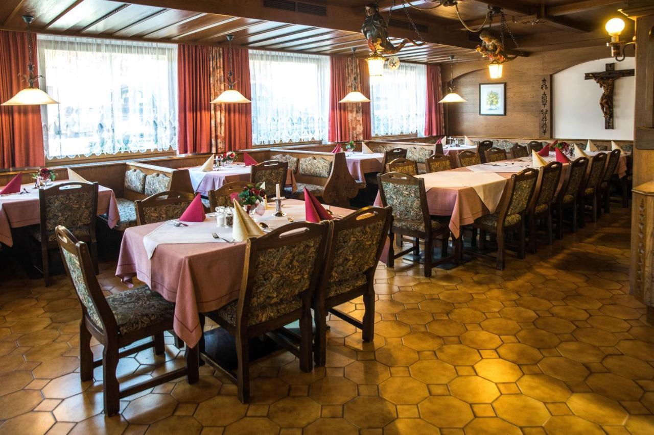Gasthof Pension Traube Karres Exterior foto
