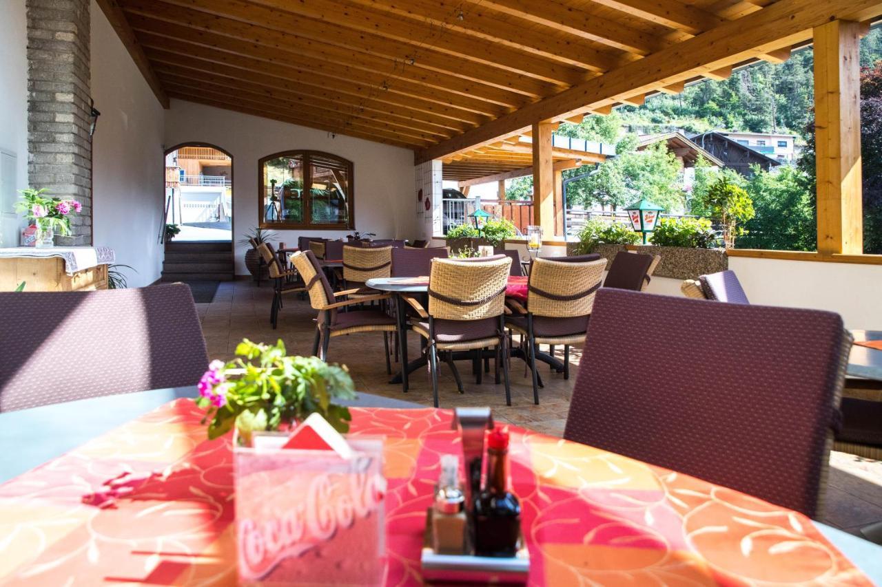 Gasthof Pension Traube Karres Exterior foto