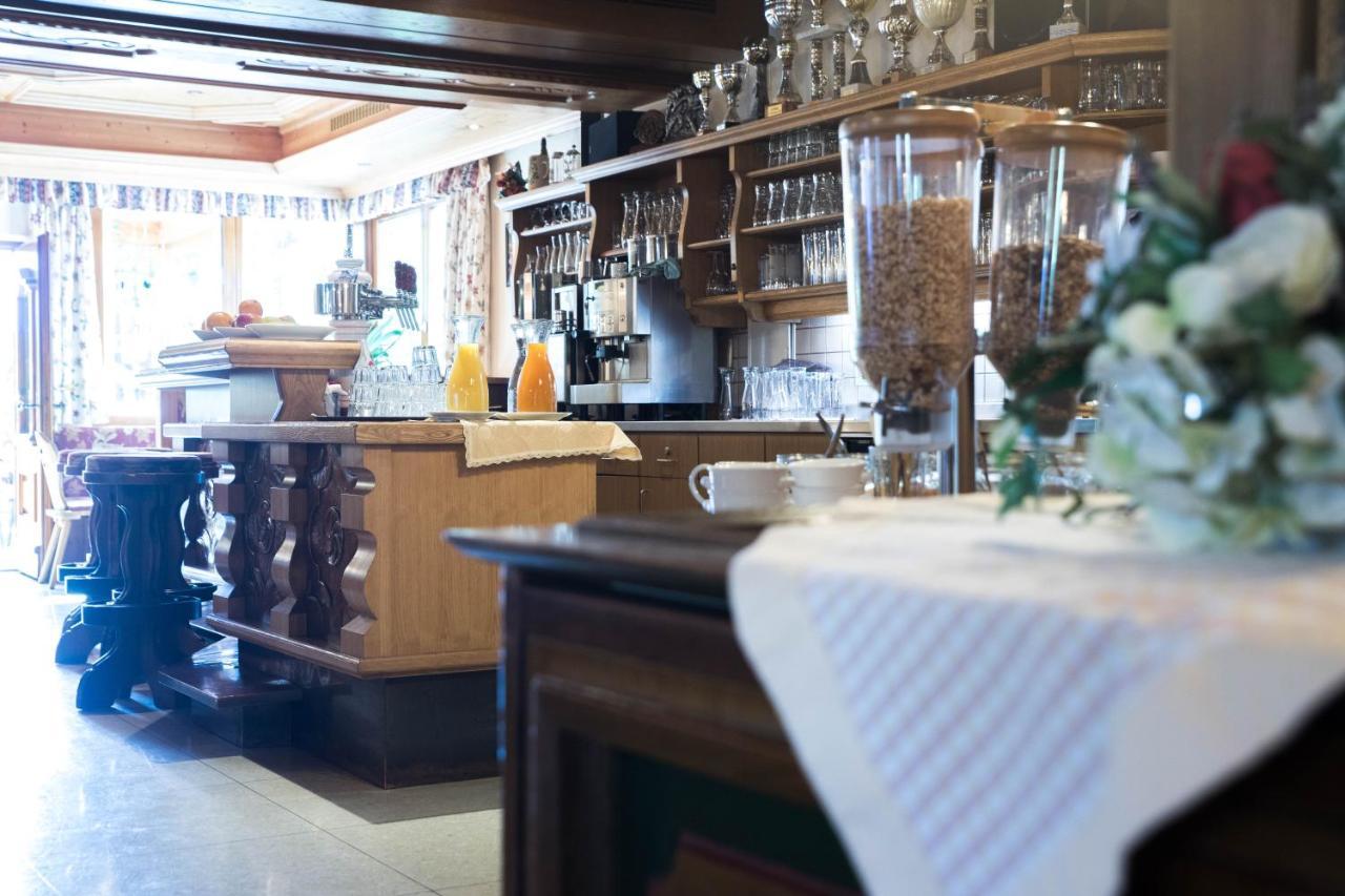 Gasthof Pension Traube Karres Exterior foto
